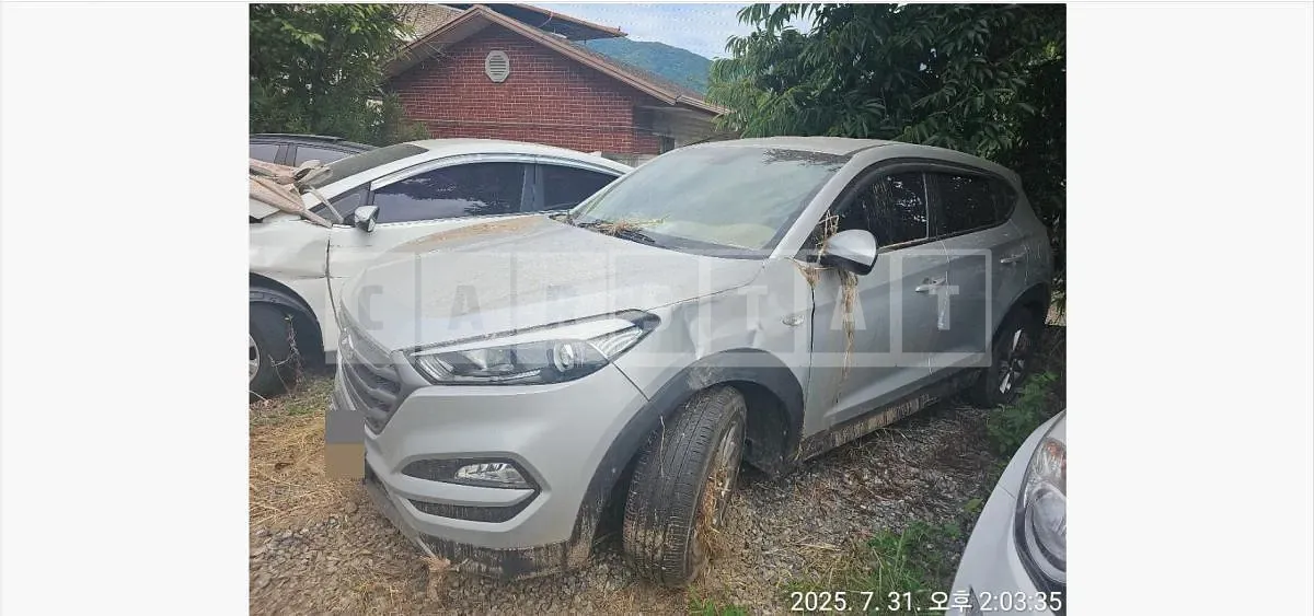 Photo 2 of 6: 2015 Hyundai Tucson — Korean insurance auction