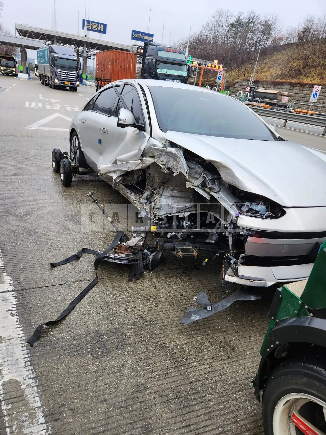 Photo 2 of 14: 2022 Hyundai IONIQ 6, VIN KMHM341CPPA009211 — Korean insurance auction