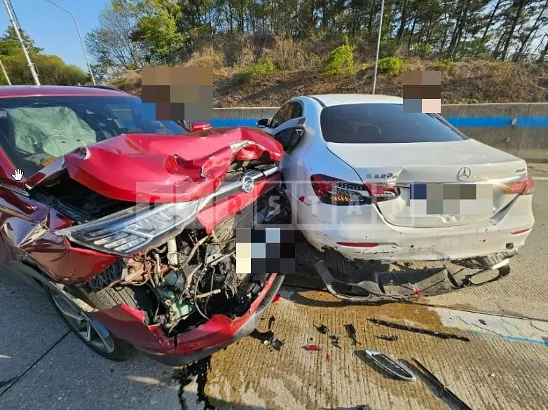 Photo 2 of 16: 2023 Mercedes-Benz E220 d 4Matic — Korean insurance auction