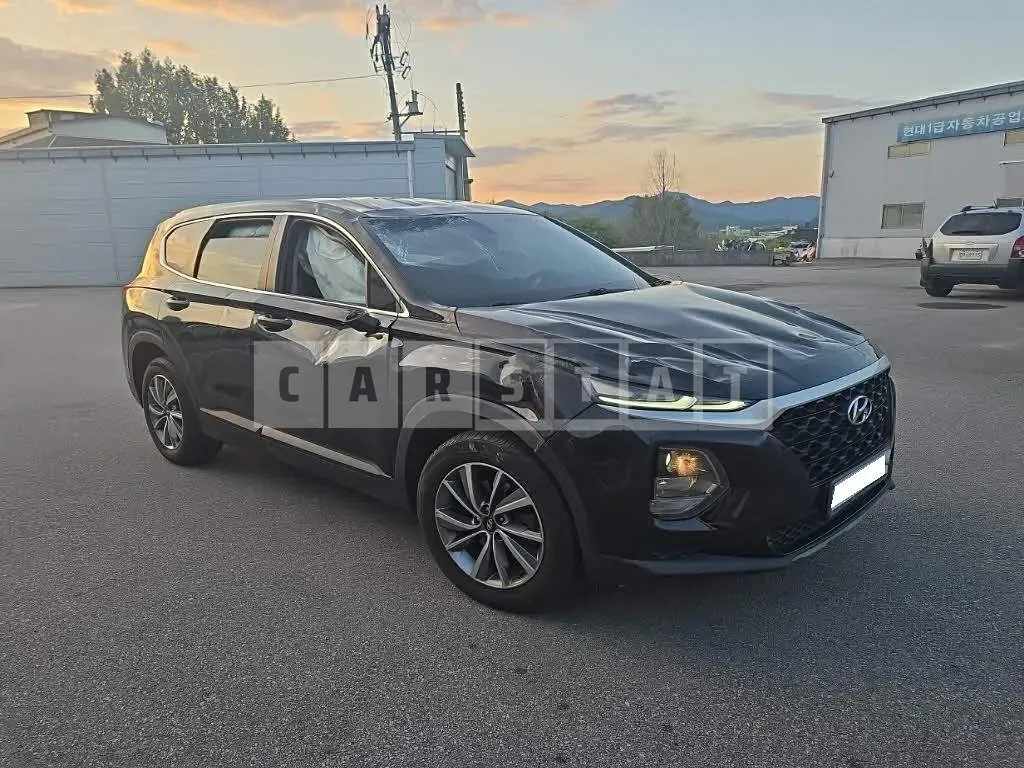 Photo 2 of 17: 2019 Hyundai Santa Fe, VIN KMHS281ABKU145639 — Korean insurance auction