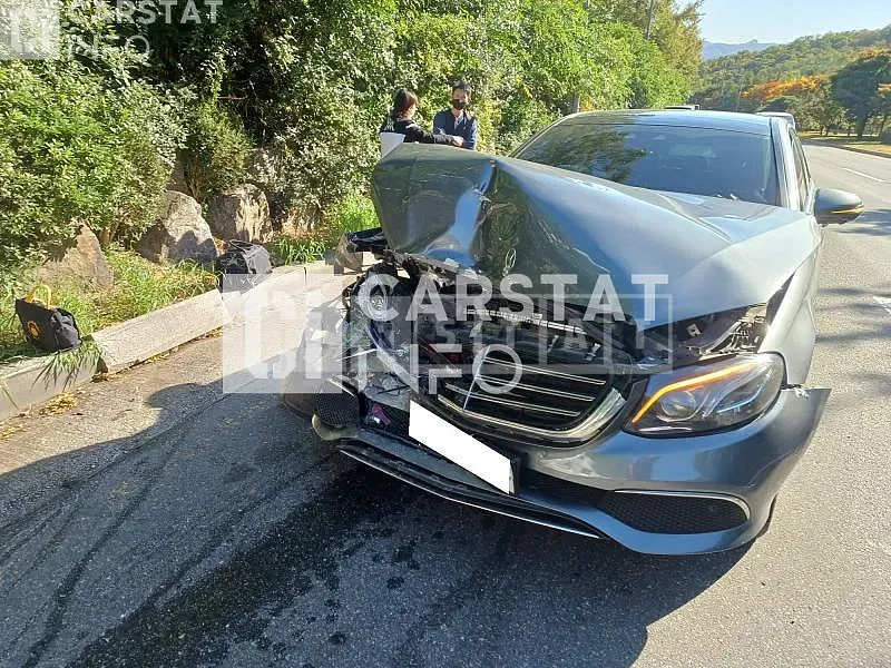 Photo 2 of 8: 2019 Mercedes-Benz E300, VIN WDDZF4KB6KA587965 — Korean insurance auction