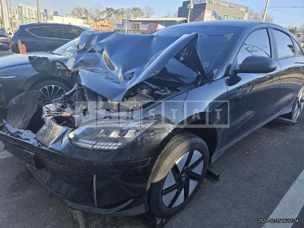 Photo 2 of 14: 2025 Hyundai IONIQ 6 — Korean insurance auction