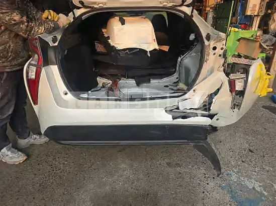 Photo 2 of 13: 2017 Toyota Prius — Korean insurance auction