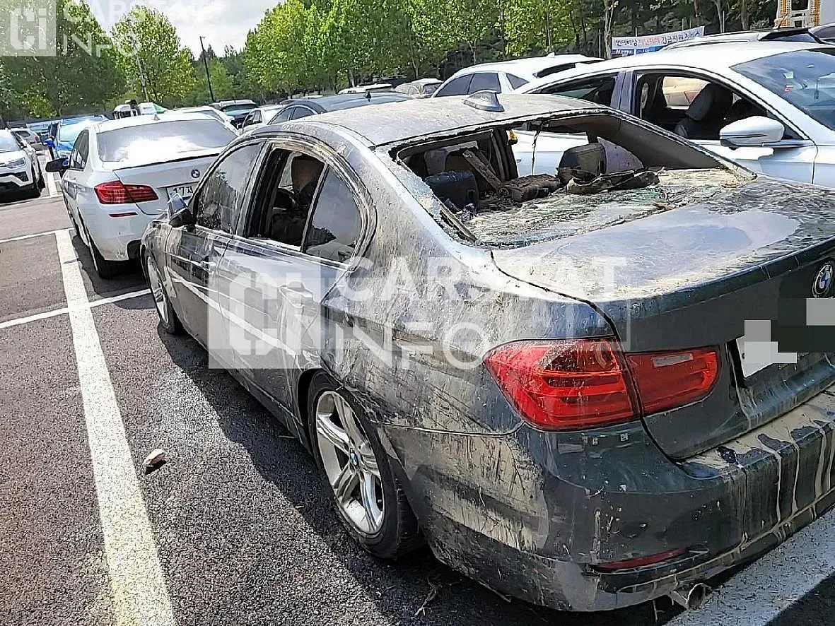 Photo 2 of 13: 2014 BMW Calm 320d — Korean insurance auction