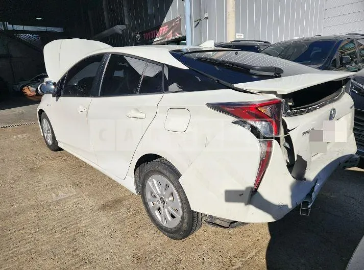 Photo 2 of 11: 2017 Toyota Prius, VIN JTDKBRFU9H3552365 — Korean insurance auction