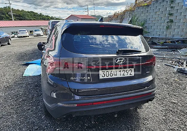 Photo 2 of 18: 2021 Hyundai Santa Fe, VIN KMHS281HHMU336792 — Korean insurance auction