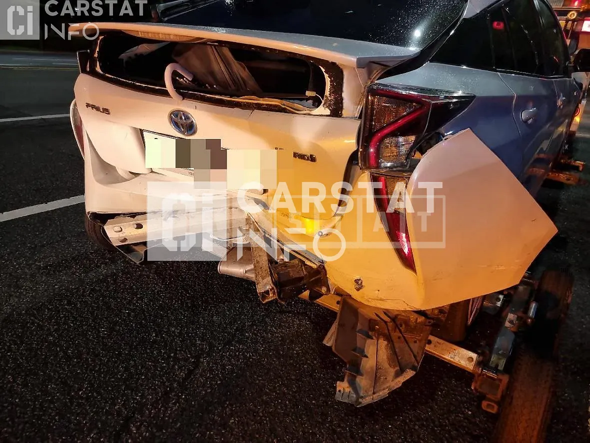 Photo 2 of 5: 2017 Toyota Prius, VIN JTDKBRFU3H3552152 — Korean insurance auction