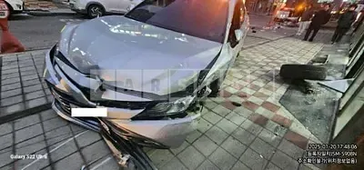 Photo 1 of 5: 2018 Toyota Camry Hybrid — Korean insurance auction