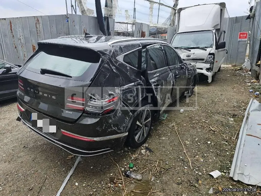Photo 2 of 31: 2025 Genesis GV80 — Korean insurance auction
