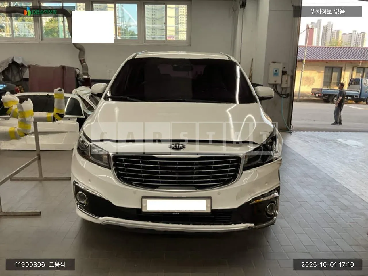 Photo 2 of 17: 2017 Kia Carnival, VIN KNAMC81ABJS412004 — Korean insurance auction