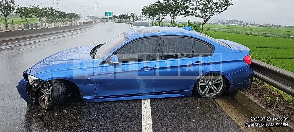 Photo 2 of 10: 2017 BMW 320d, VIN WBA8C5102HK857908 — Korean insurance auction