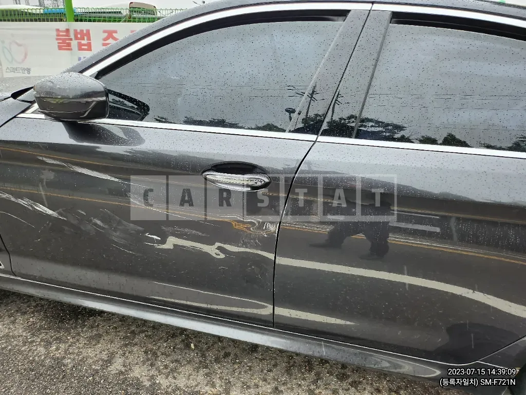 Photo 2 of 16: 2018 BMW 520d xDrive, VIN WBAJC5103JWB85215 — Korean insurance auction