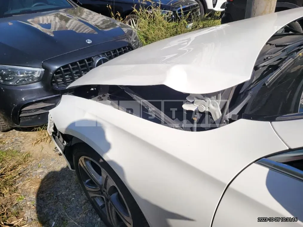 Photo 2 of 15: 2019 Mercedes-Benz E300, VIN WDDZF4JB9KA688578 — Korean insurance auction