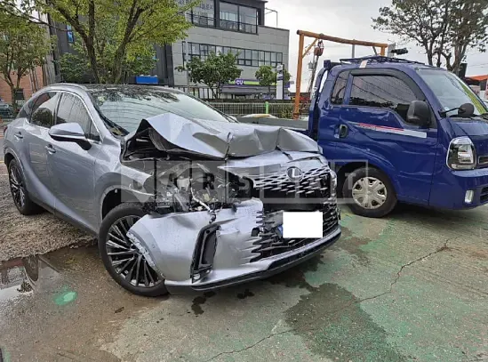 Photo 2 of 21: 2023 Lexus RX350h, VIN JTJCJAJA3P2002912 — Korean insurance auction
