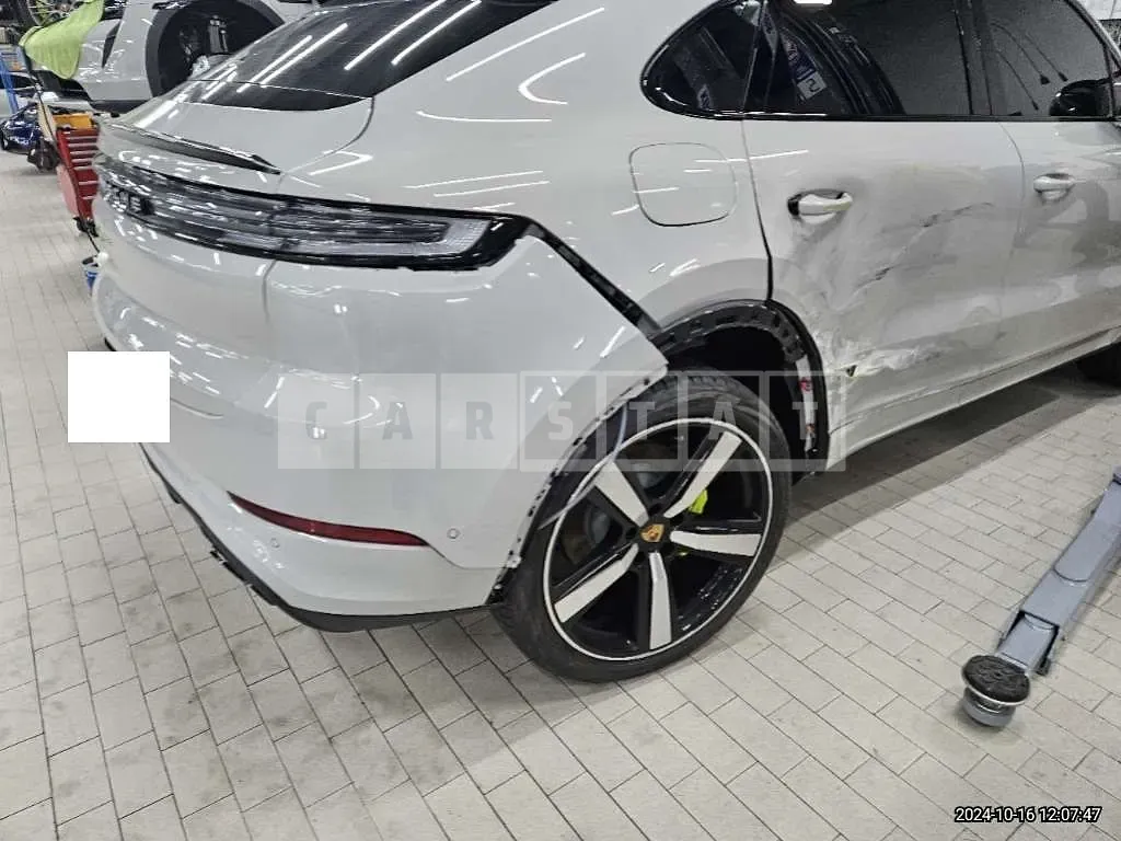 Photo 2 of 36: 2024 Porsche Cayenne E-Hybrid — Korean insurance auction