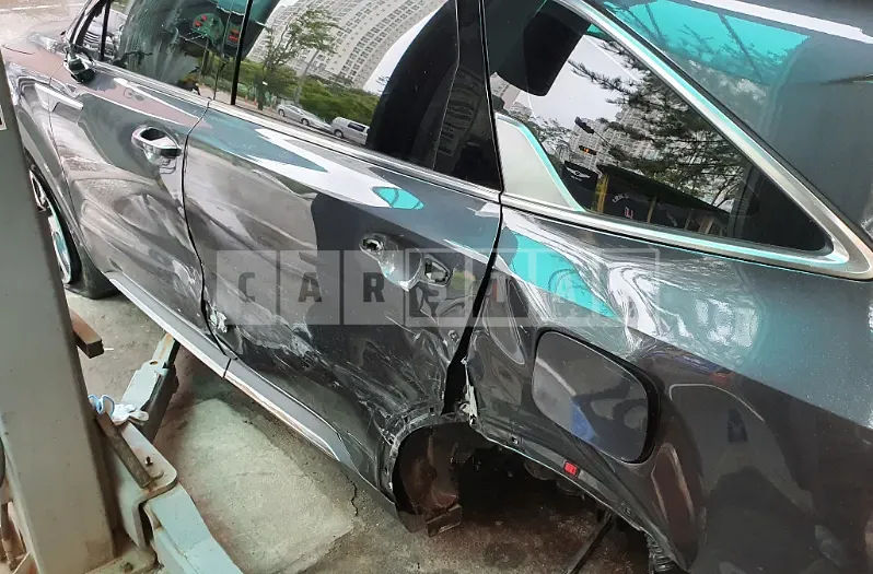 Photo 2 of 13: 2022 Kia Sorento, VIN KNARH81FHNA155619 — Korean insurance auction