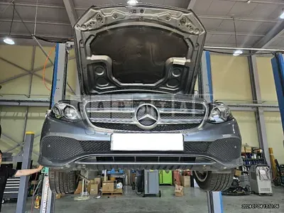 Photo 1 of 29: 2018 Mercedes-Benz E220d — Korean insurance auction