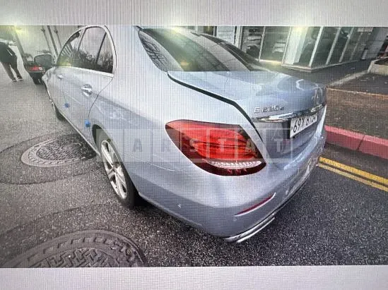 Photo 2 of 26: 2017 Mercedes-Benz E220 d 4Matic, VIN WDDZF0FB2HA187672 — Korean insurance auction