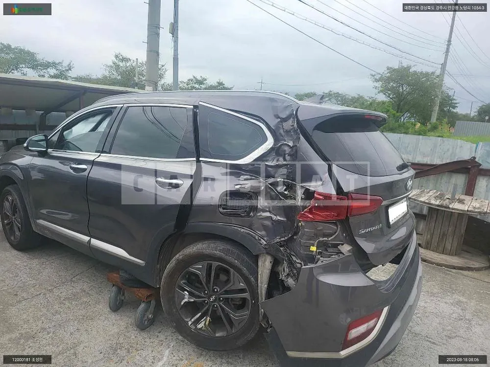 Photo 2 of 10: 2018 Hyundai Santa Fe, VIN KMHS381CDKU038183 — Korean insurance auction