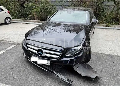 Photo 1 of 23: 2018 Mercedes-Benz E 300, VIN WDDZF4JB1JA455583 — Korean insurance auction