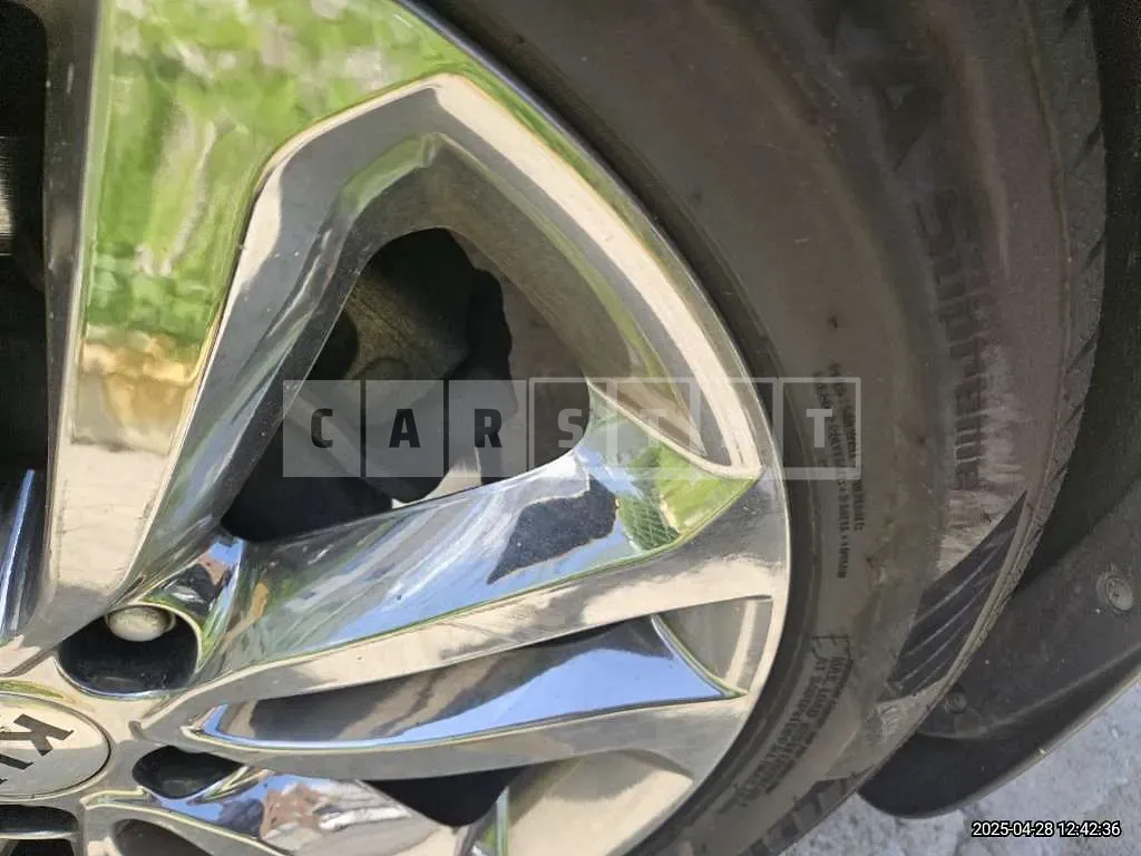 Photo 2 of 2: 2015 Kia (parts) Carnival Wheel — Korean insurance auction