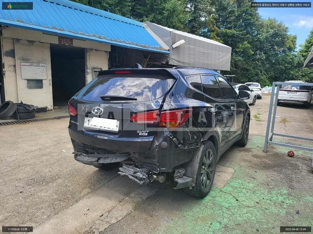 Photo 2 of 15: 2015 Hyundai Santa Fe, VIN KMHSW81UDGU543832 — Korean insurance auction