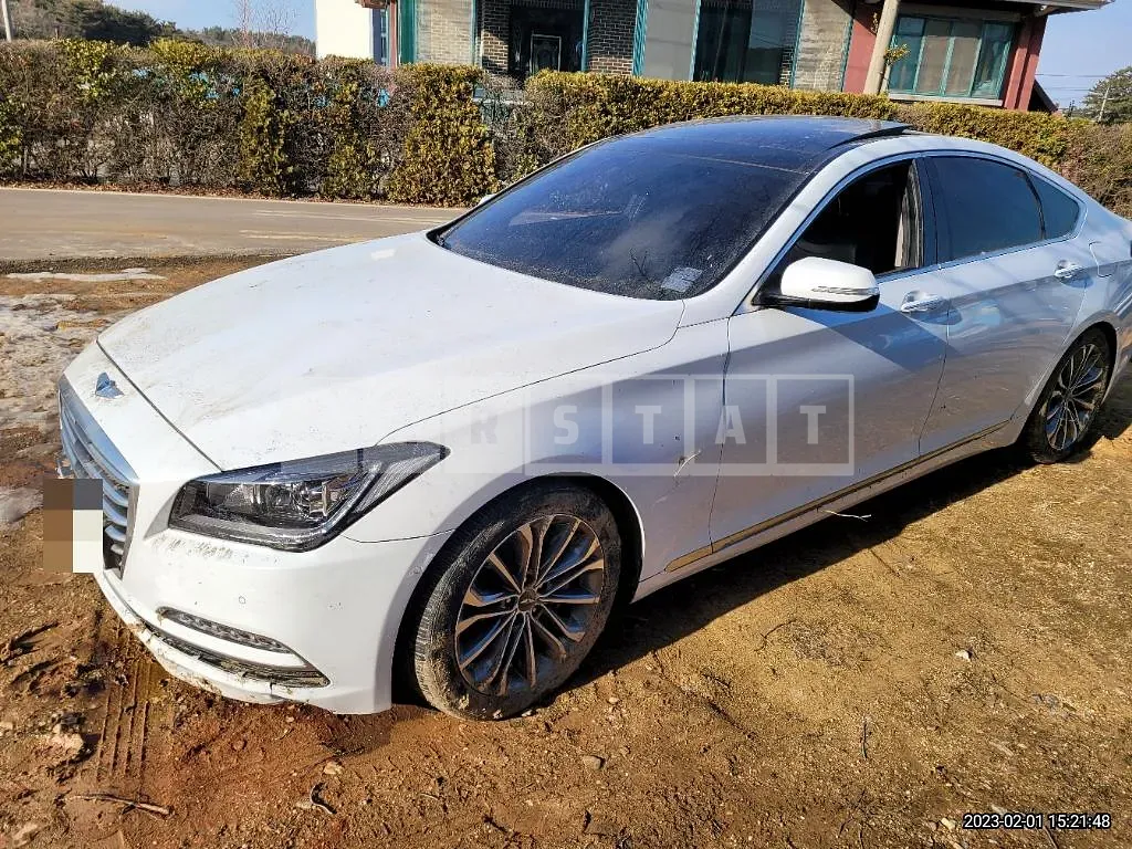 Photo 2 of 15: 2015 Genesis 330 — Korean insurance auction