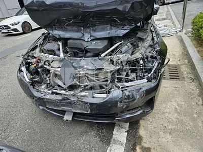 Photo 1 of 50: 2021 BMW 520i — Korean insurance auction