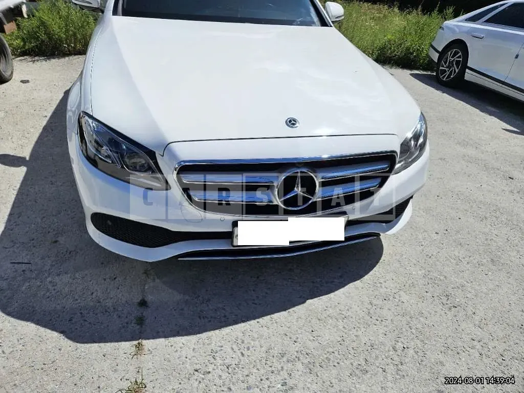Photo 2 of 18: 2019 Mercedes-Benz E300 4Matic — Korean insurance auction