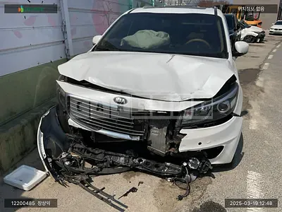 Photo 1 of 17: 2017 Kia Carnival, VIN KNAME81ABJS386713 — Korean insurance auction