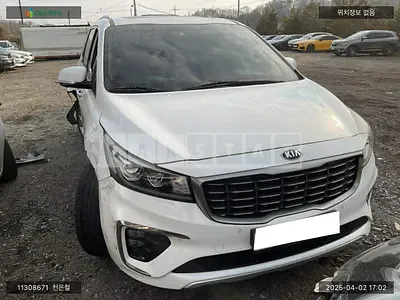 Photo 1 of 14: 2019 Kia Carnival, VIN KNAME81ABKS552367 — Korean insurance auction