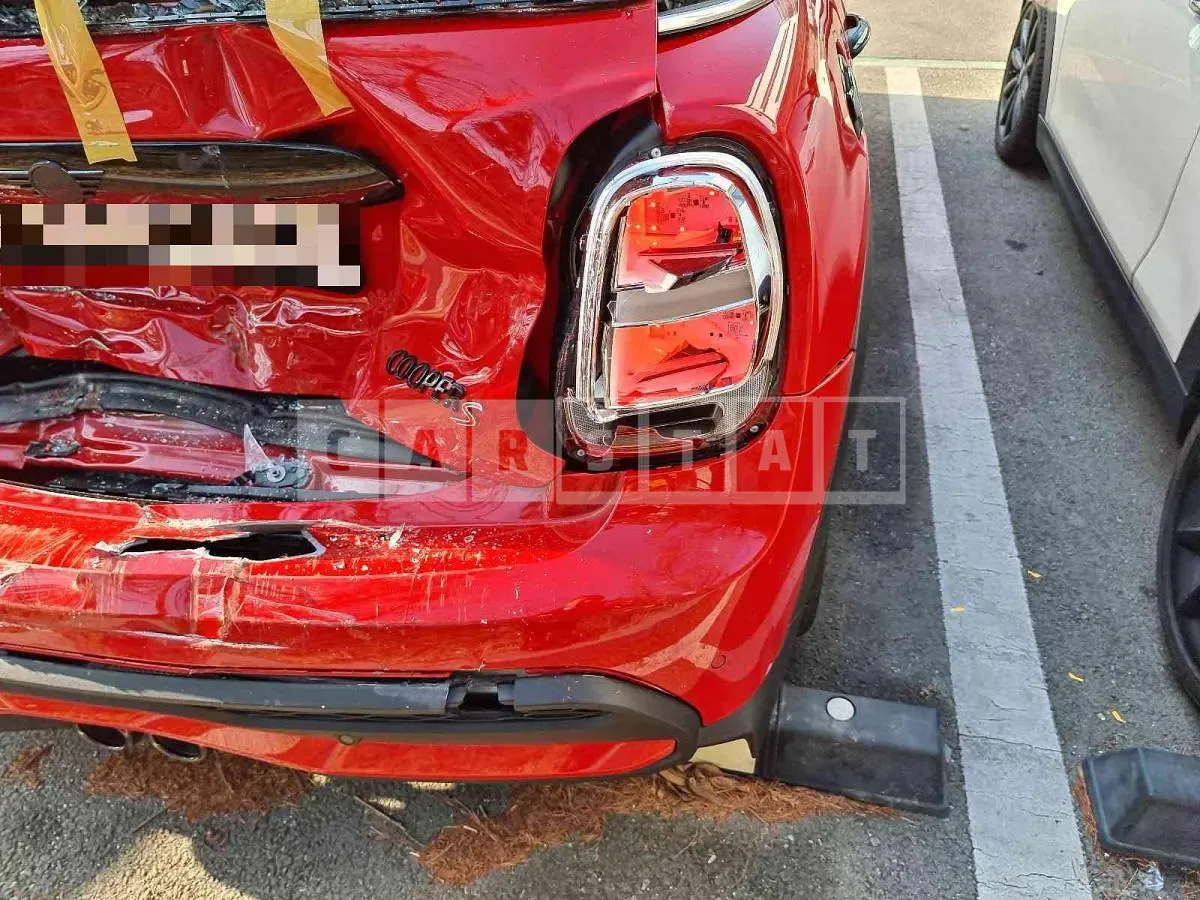Photo 2 of 36: 2022 MINI Cooper S Five-Door — Korean insurance auction