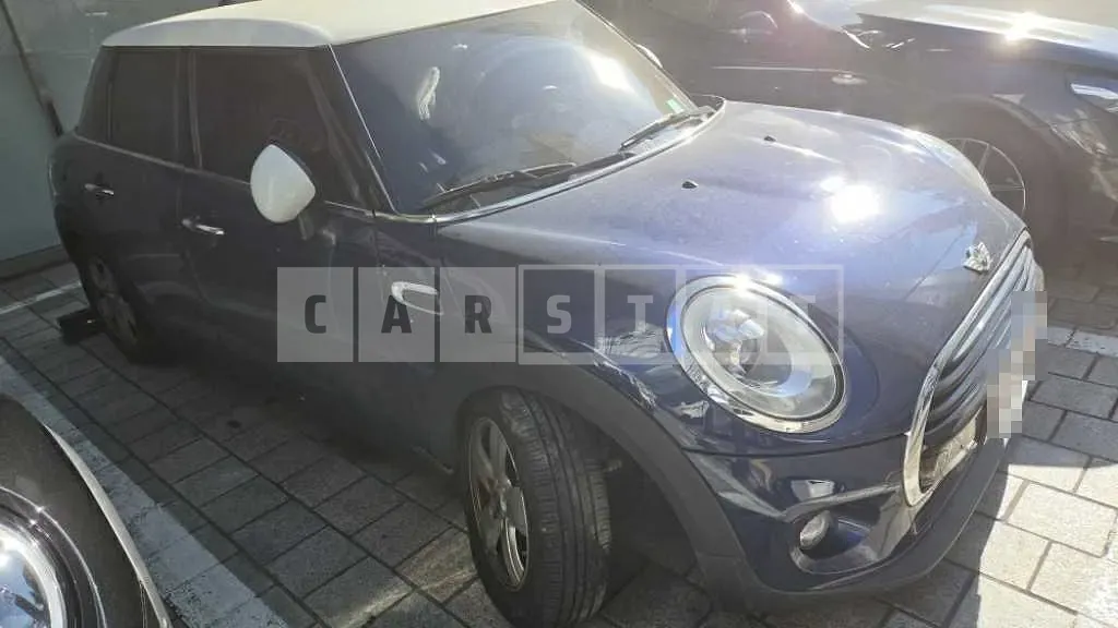 Photo 2 of 15: 2017 MINI Cooper Five-Door — Korean insurance auction