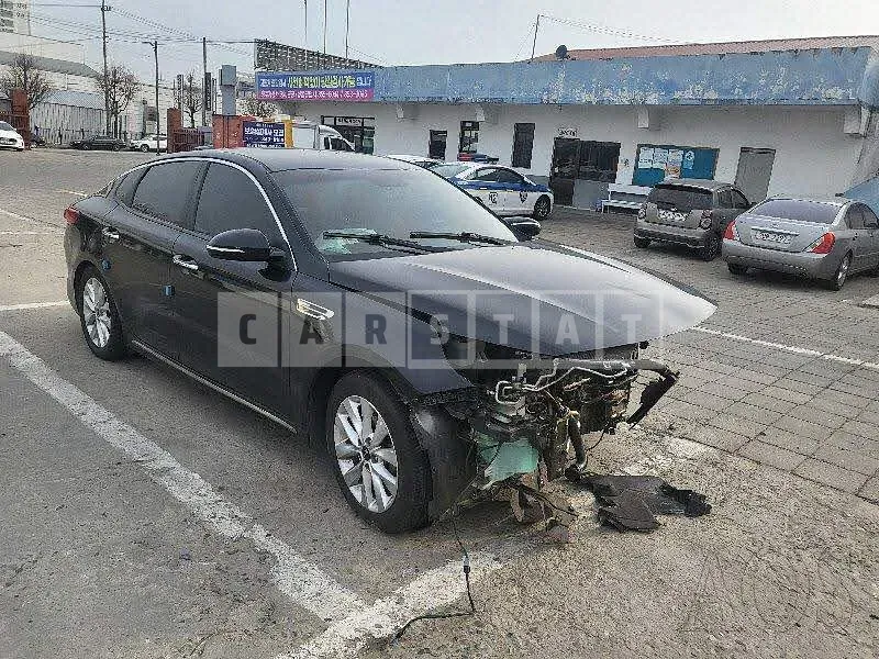 Photo 2 of 13: 2017 Kia K5, VIN KNAGX411BHA146643 — Korean insurance auction