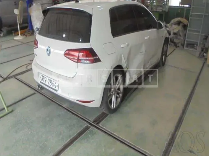 Photo 2 of 13: 2015 Volkswagen Golf GTD, VIN WVWZZZAUZFW213459 — Korean insurance auction