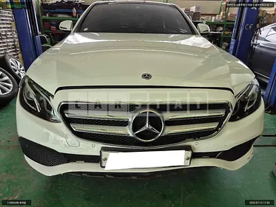 Photo 1 of 18: 2018 Mercedes-Benz E300, VIN WDDZF4JB3KA543424 — Korean insurance auction