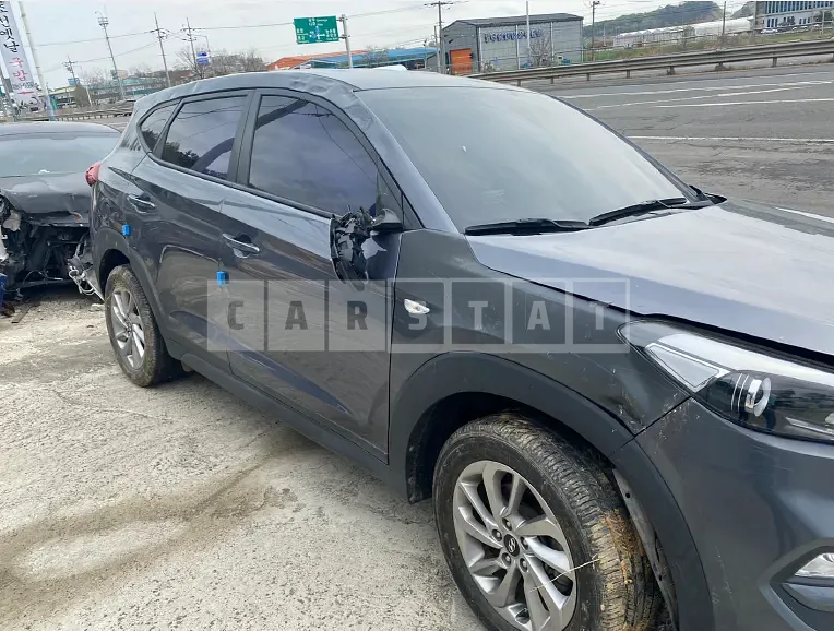 Photo 2 of 10: 2016 Hyundai Tucson, VIN KMHJ2815GGU162238 — Korean insurance auction