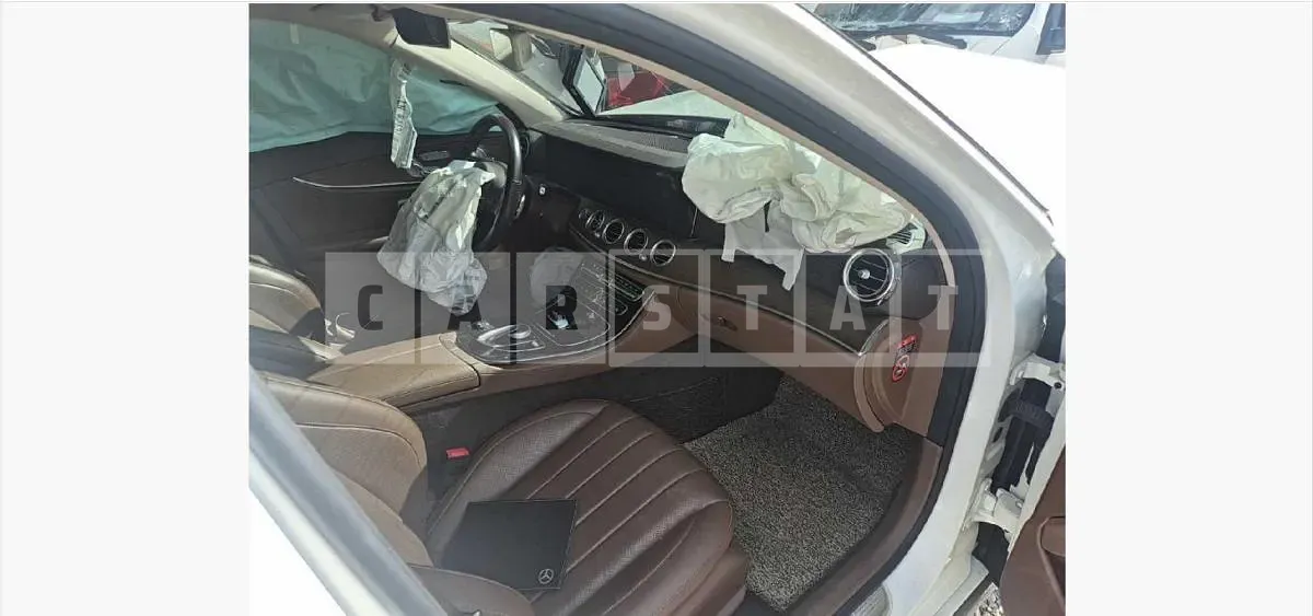 Photo 2 of 29: 2018 Mercedes-Benz E300 4Matic — Korean insurance auction