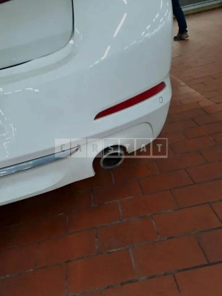 Photo 2 of 8: 2020 BMW 520d Luxury, VIN WBAJF3101LCE82581 — Korean insurance auction