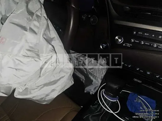 Photo 2 of 8: 2021 Lexus ES300h — Korean insurance auction