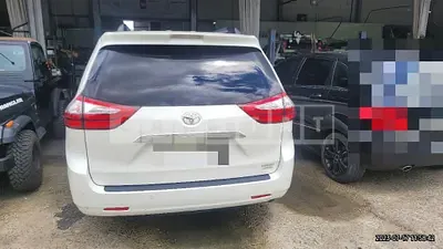 Photo 1 of 15: 2018 Toyota Siena AWD — Korean insurance auction