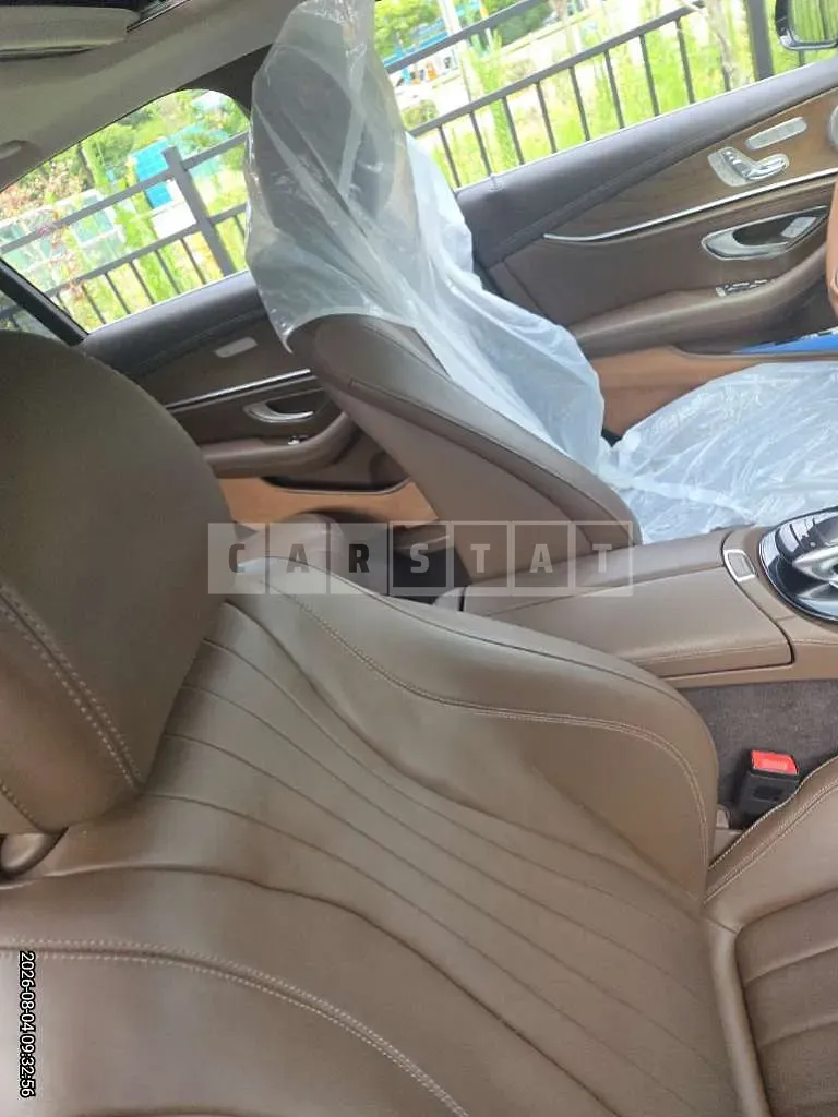 Photo 2 of 40: 2019 Mercedes-Benz E220 d — Korean insurance auction
