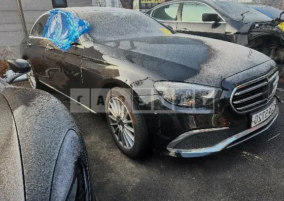 Photo 2 of 5: 2021 Mercedes-Benz E250, VIN W1KZF4FB8MA887567 — Korean insurance auction
