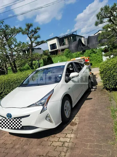 Photo 1 of 2: 2017 Toyota Prius, VIN JTDKBRFU9H3576701 — Korean insurance auction