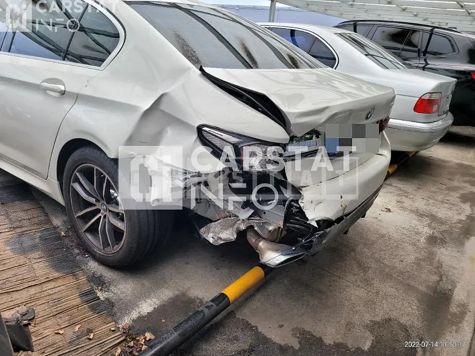 Photo 2 of 24: 2021 BMW 520i — Korean insurance auction