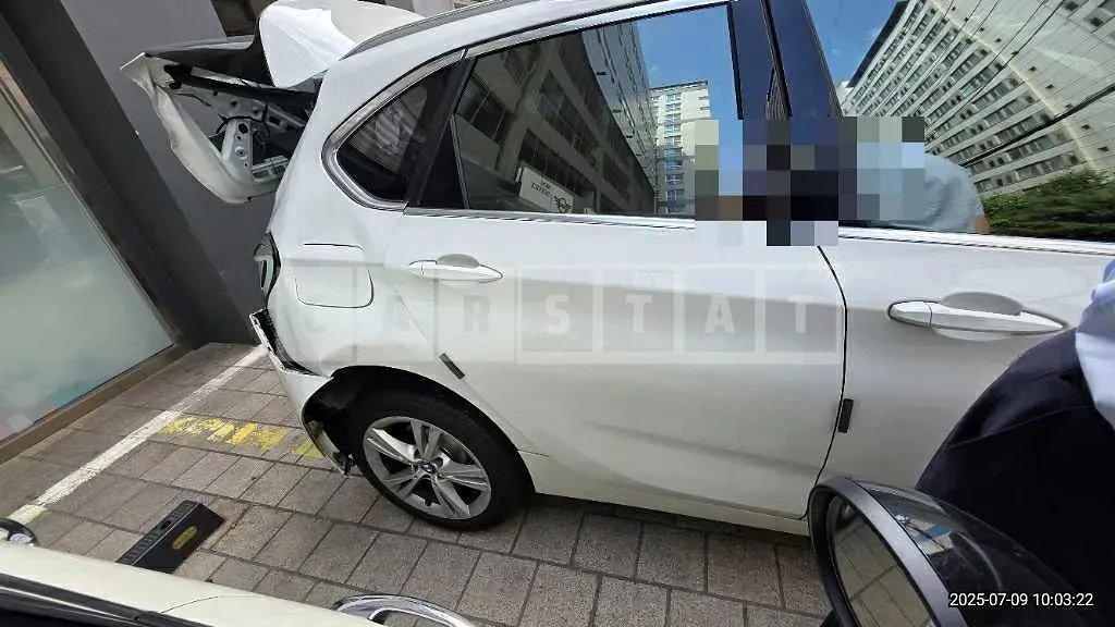 Photo 2 of 34: 2016 BMW Active Tourer — Korean insurance auction