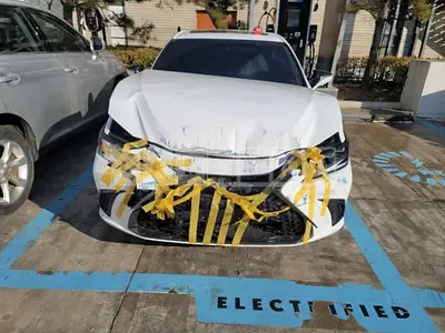 Photo 1 of 19: 2023 Lexus ES300h, VIN JTHBA1C18P2019585 — Korean insurance auction
