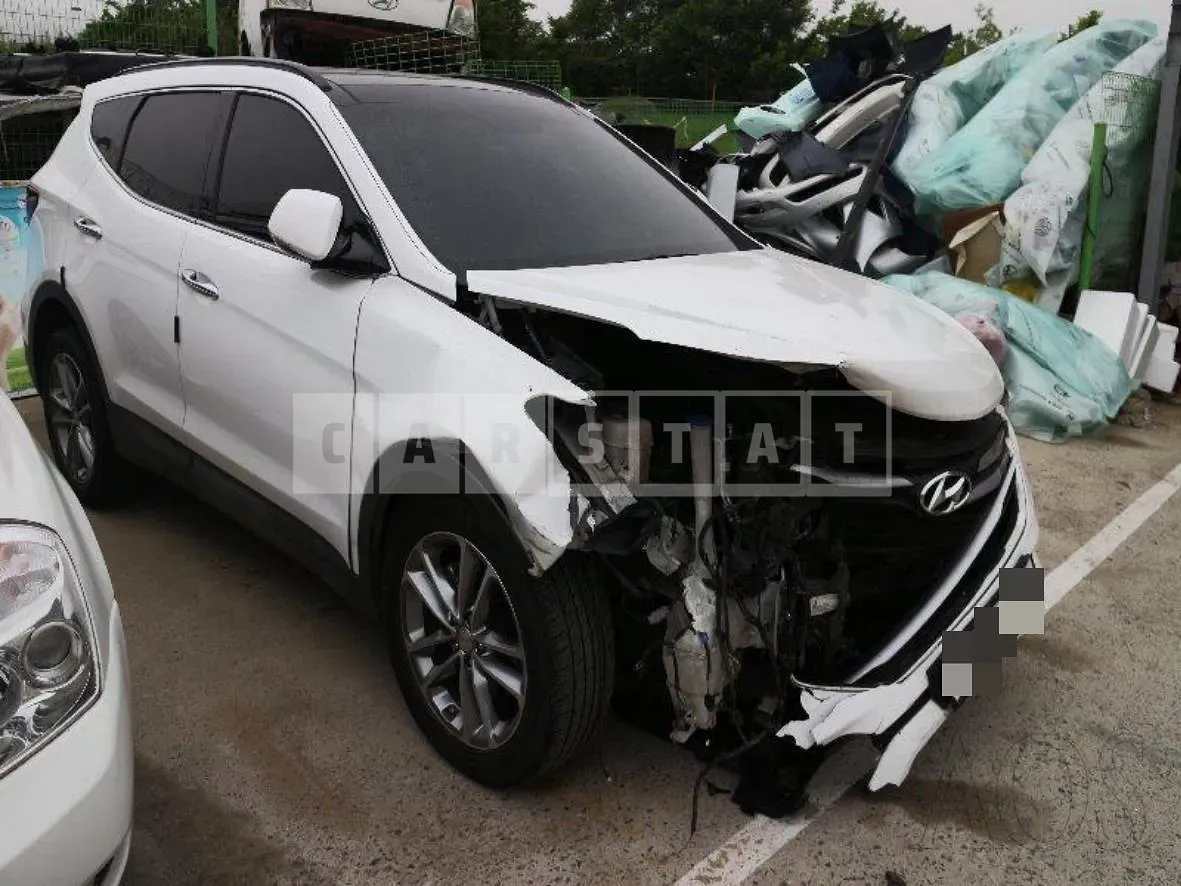 Photo 2 of 7: 2017 Hyundai Santa Fe 2.0, VIN KMHSW81UDHU739605 — Korean insurance auction