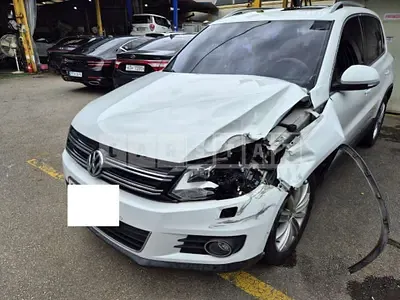 Photo 1 of 13: 2015 Volkswagen Tiguan 2.0 TDI Blue Motion, VIN WVGZZZ5NZFW577152 — Korean insurance auction