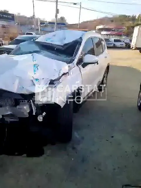 Photo 2 of 13: 2020 Hyundai Santa Fe, VIN KMHS381HHMU353108 — Korean insurance auction